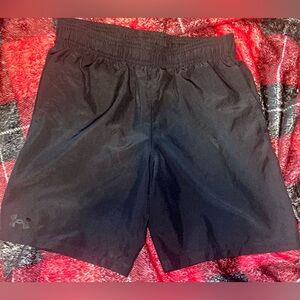 Under Armour boys youth large shorts